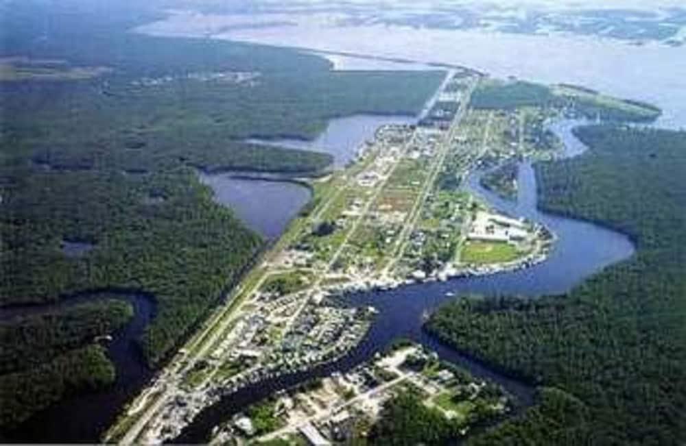 River Wilderness Waterfront Cabins Everglades City Zewnętrze zdjęcie